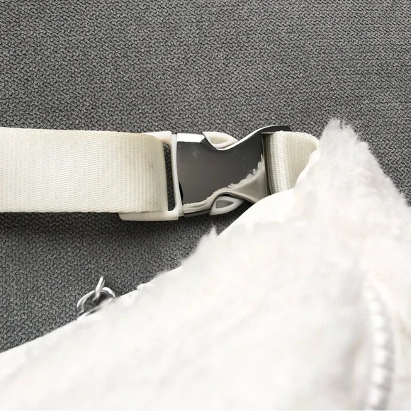 Alo Yoga Sherpa Explorer Fanny Pack Ivory - Picture 5 of 12